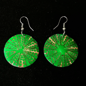 Cercei cu sidef natural lucrați manual în Ecuador. Design natural, eleganți și ușor de purtat