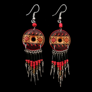 Cercei lungi handmade din ceramică și margele, fabricați în Ecuador Otavalo, cu sârmă de alpaca și opritoare de silicon.