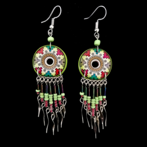 Cercei lungi handmade din ceramică și margele, fabricați în Ecuador Otavalo, cu sârmă de alpaca și opritoare de silicon.