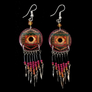 Cercei lungi handmade din ceramică și margele, fabricați în Ecuador Otavalo, cu sârmă de alpaca și opritoare de silicon.