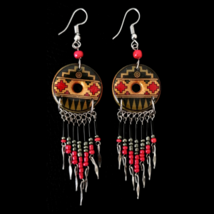 Cercei lungi handmade din ceramică și margele, fabricați în Ecuador Otavalo, cu sârmă de alpaca și opritoare de silicon.